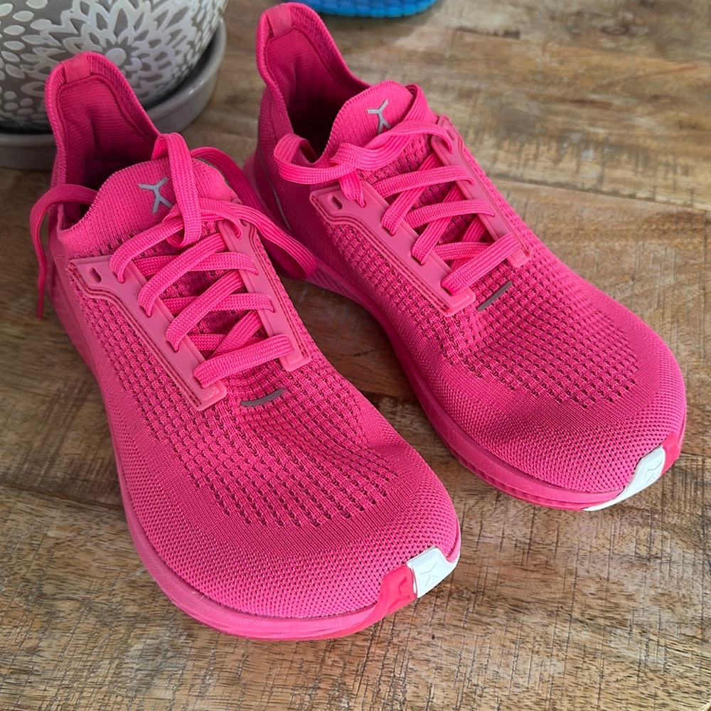 FLUX Athletic Shoes in Neon Pink